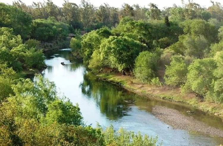 Investigación detecta contaminación en ríos y lagos de la provincia