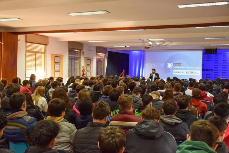Con unas 300 personas inscriptas, comenzó el Seminario Universitario en UTN San Francisco