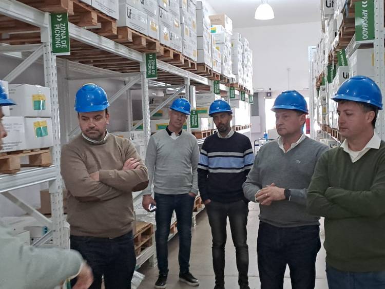 Integrantes de la Secretaría de Salud visitaron el Laboratorio Industrial Farmacéutico de Santa Fe