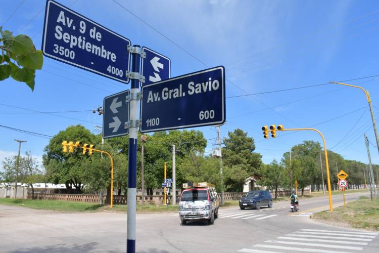 Bernarte dejó habilitado el nuevo semáforo de Av. 9 de Septiembre y Av. Savio