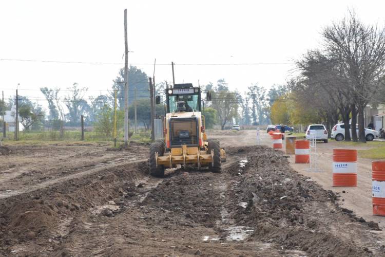 Comenzaron los trabajos para completar la pavimentación en avenida Trigueros