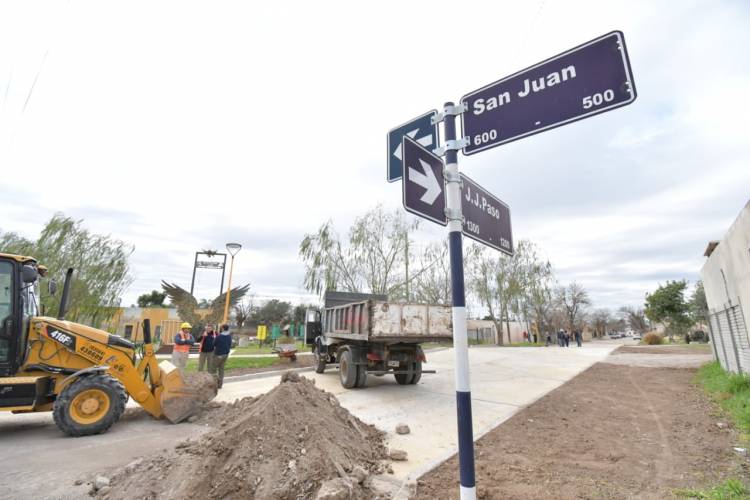 Histórico: Ya están pavimentados todos los cruces de vías del exferrocarril Mitre