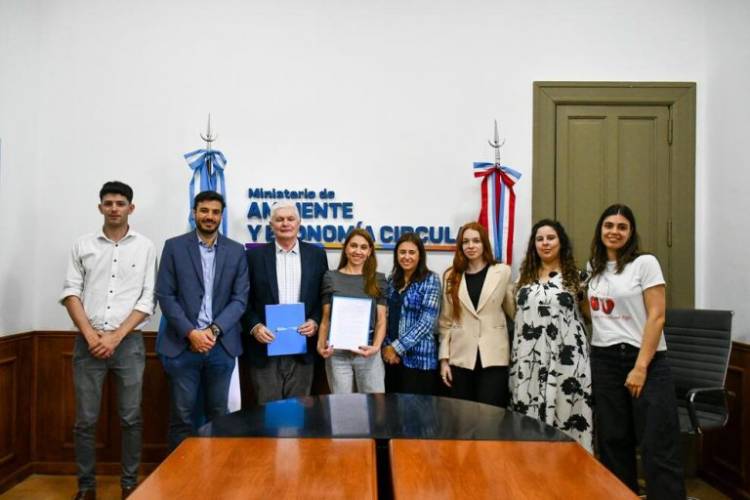 Ambiente firmó convenio con la Red Argentina de Municipios para desarrollar políticas locales frente al cambio climático