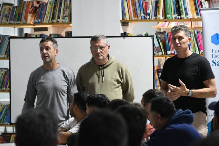 A través de un curso se capacita en recursos pedagógicos a entrenadores de fútbol infantil