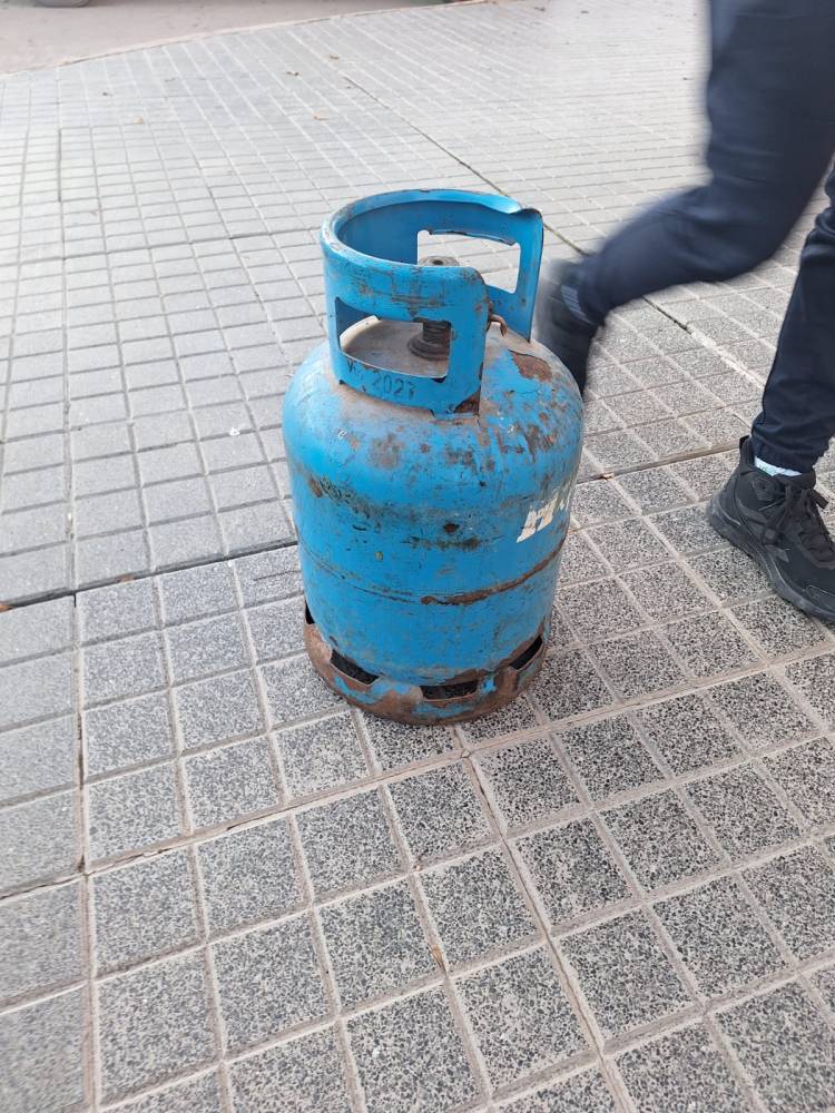 La Guardia Local detuvo a un hombre con un garrafa y elementos sospechosos