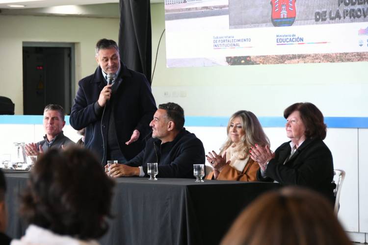 El legislador Miguel Siciliano trajo a la ciudad el programa “La Democracia al Aula”