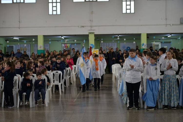 Bernarte participó del acto por el Día de la Independencia en la Escuela Fava de Esteban