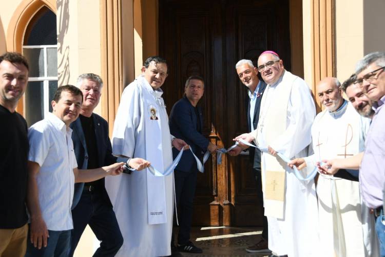 Bernarte inauguró la restauración de la Iglesia San Francisco de Asís de Plaza San Francisco