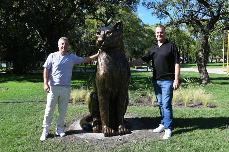 Municipio inauguró la primera escultura en el marco de su nuevo ciclo “Arte Central”