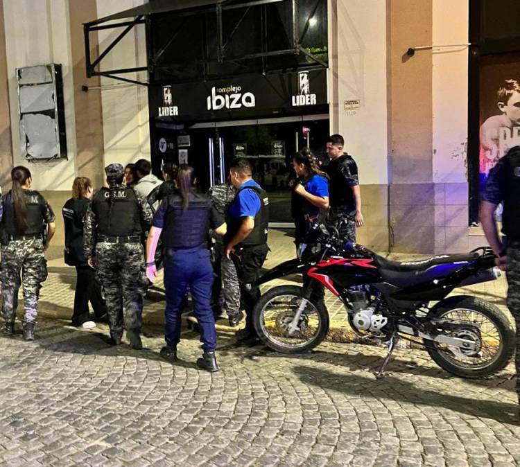 Dos motocicletas retenidas por infracciones en la madrugada de este domingo