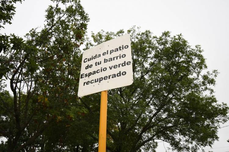 El municipio transformó un minibasural en un lugar de encuentro comunitario frente al comedor “La Virgencita”
