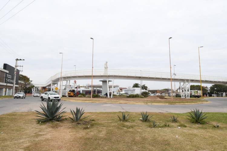 La transformación del acceso oeste ya se percibe con el paso peatonal y bicisenda a nivel y en altura