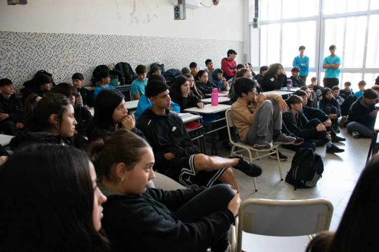 Salud y Diversidad brindan charlas de ESI en colegios secundarios de la ciudad