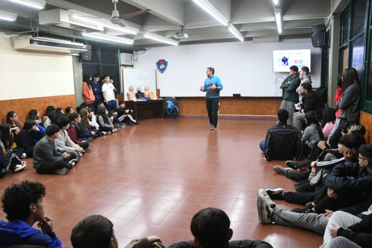 50 estudiantes del Colegio San Martín participaron de una capacitación en RCP y primeros auxilios