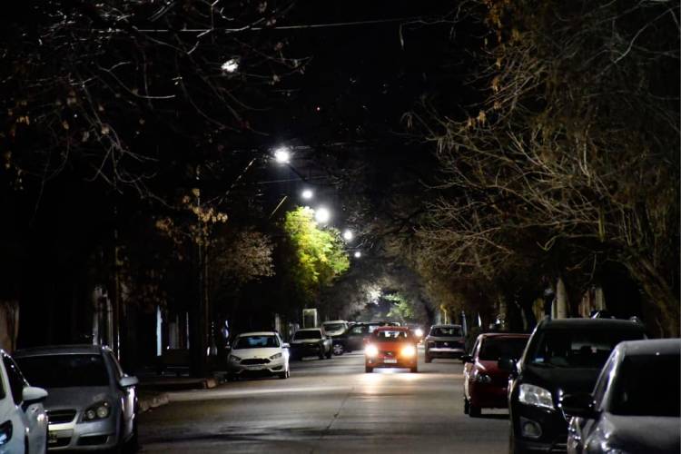 Continúa la ampliación de las luces LED en barrio Roque Sáenz Peña