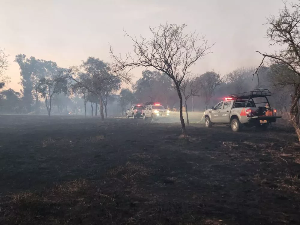 Controlan incendios en el norte provincial y habilitan el tránsito en Ruta 9 Norte