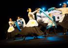 “Navidad nuestra: Fe, danza y folklore argentino se unen en una emotiva puesta n escena en la Feria de Mujeres Emprendedoras”