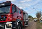 Rescataron a un perro que quedó atrapado debajo de una casa container en calle Los Cerezos al 2100