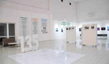 Continúa en el CCSF la muestra que refleja los 135 años de San Francisco