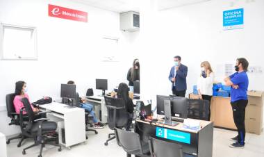 Madres adolescentes de la Fundación Infantia reciben capacitación sobre informática