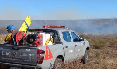 Bomberos combatieron dos incendios en valle de Punilla Córdoba