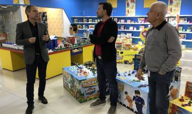 El municipio continuará equipando Tecnoteca con kits de la reconocida firma “Juguetes Rasti S.A.”