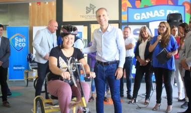 Bernarte entregó 5 bicicletas adaptadas a beneficiarios de la ciudad