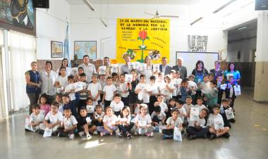 Charla de Seguridad Vial: el intendente visitó la escuela Hipólito Yrigoyen