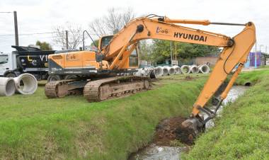 Comenzó la obra de cordón cuneta en barrio Parque