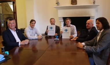 Bernarte firmó un convenio para incorporar “Ojos en Alerta” en nuestra ciudad