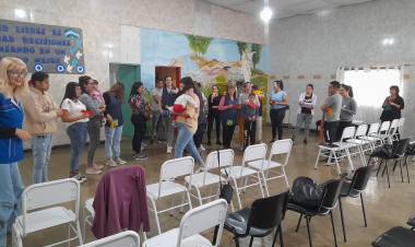 El municipio llevó a cabo el taller sobre “Crianza respetuosa” en guardería