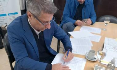 Bernarte firmó convenio para refuncionalizar el edificio del exBanco Córdoba