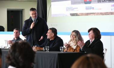 El legislador Miguel Siciliano trajo a la ciudad el programa “La Democracia al Aula”