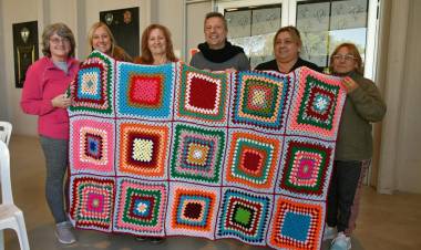 Finalizó la edición 2025 de la campaña “Al Frío le ponemos corazón"” con más de 190 prendas de abri