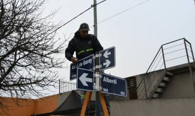 Se realiza el recambio de nomencladores por Av. Juan de Garay