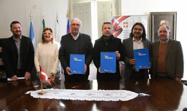 Municipio firmó Convenio Marco de colaboración con la Asociación Familia Piemontesa para avanzar hacia una Smart City