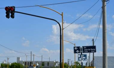 Ya funcionan los semáforos en la avenida Trigueros de Godoy en su intersección con Bv. Roca y Av. Juan de Garay