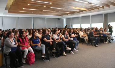Especialista brindó disertación sobre las señales de alarma en dibujos infantiles