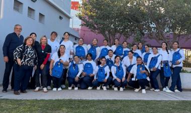 La Provincia fortalece la formación de enfermeros con la entrega de mochilas e instrumental profesional