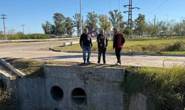 Se trabaja en la limpieza del canal de desagües pluviales de la ruta nacional 158