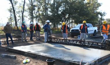 Con sus primeras calles pavimentadas avanzan las obras en el loteo La Arbolada