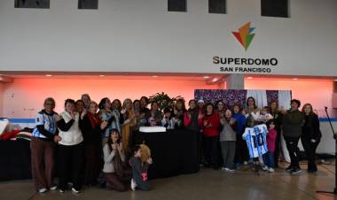 Culminó la 10º edición de "Al frío... le ponemos corazón" con más de 300 prendas confeccionadas para instituciones de la ciudad