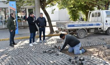 La obra de reparación del adoquinado en bulevar 9 de Julio continúa a buen ritmo