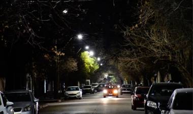 Continúa la ampliación de las luces LED en barrio Roque Sáenz Peña