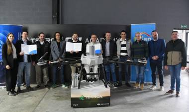 Municipio firmó convenio para avanzar en la creación de un centro de formación de pilotos de drones