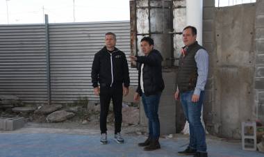 Bernarte visitó la obra del Polideportivo de barrio La Milka