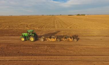 Córdoba crea el primer Consorcio integral para el cuidado de suelos y caminos rurales