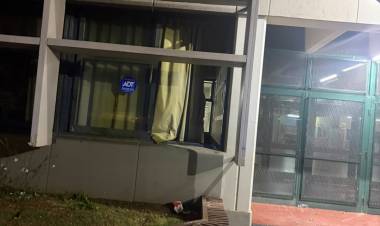 Tres menores fueron demorados tras ingresar a una escuela durante la madrugada del jueves