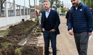 Bernarte supervisó el avance de la obra de gas natural en barrio La Milka