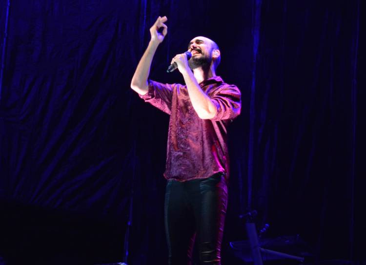 Abel Pintos será el primer invitado del nuevo ciclo de Telefe "Codo a codo"